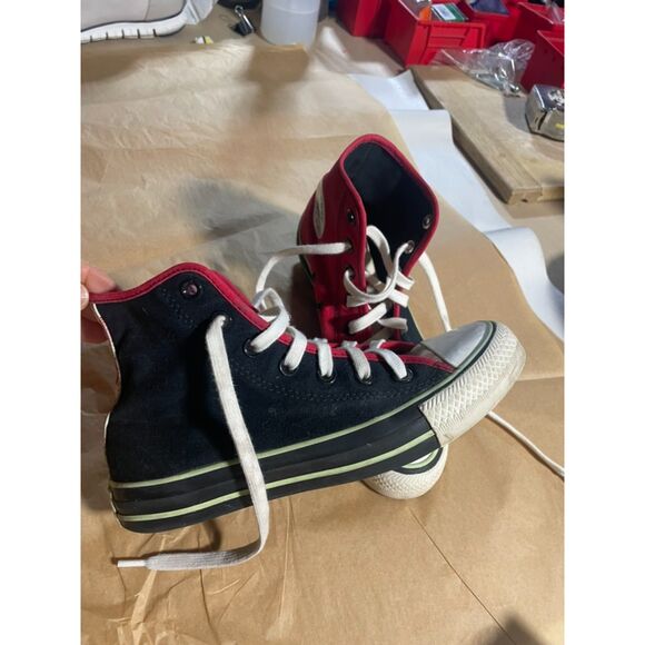 Converse contrast color with cute strawberry  accent details size 7 - Picture 8 of 15